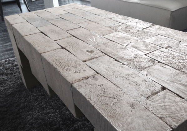 bois lasuré et tasseaux collé pour cette table basse